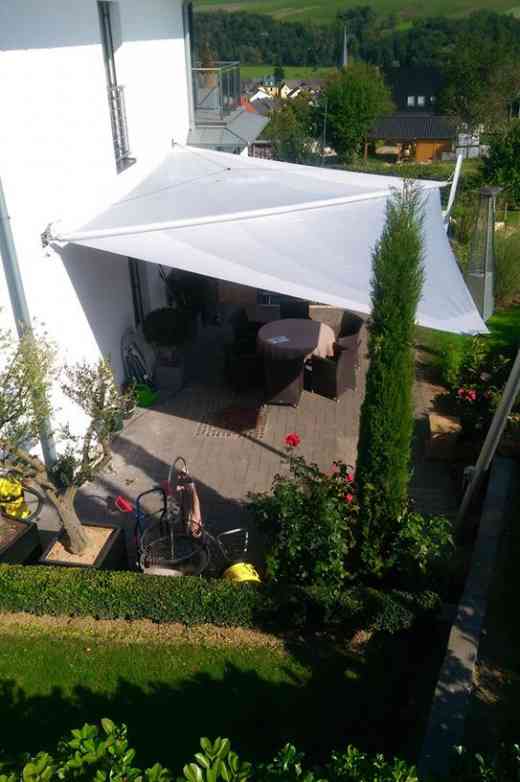 Sonnensegel auf Terrasse